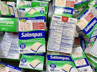 Miếng dán giảm đau Salonpas 60M - Giảm đau hiệu quả - Sản phẩm chính hãng từ Mỹ, an toàn và dễ sử dụng