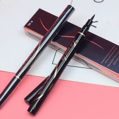 Kẻ Mắt Lameila Lâu Trôi Sắc Nét Nổi Địa Trung