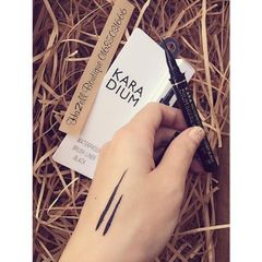 Bút Kẻ Mắt Nước Karadium - Kẻ mắt dạ siêu mảnh Karadium Waterproof Brush Liner Black chống nước vỏ trắng