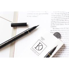 Bút Kẻ Mắt Nước Karadium - Kẻ mắt dạ siêu mảnh Karadium Waterproof Brush Liner Black chống nước vỏ trắng