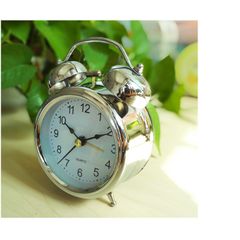 Đồng Hồ Báo Thức Inox Cổ Điển 2 Chuông - Màu Ngẫu Nhiên, Kiểu Dáng Nhỏ Gọn, Chạy Êm, Có Đèn LED Xem Giờ Tối