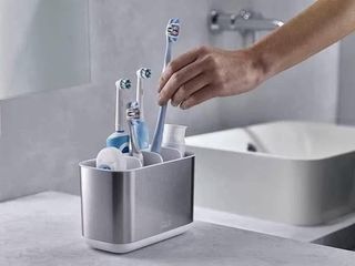 Khay Đựng Bàn Chải Joseph Joseph Inox 70531 - Thiết Kế Tiện Lợi Cho Bàn Chải Đánh Răng Điện và Kem Đánh Răng, Tiện Ích và Dễ Dàng Vệ Sinh