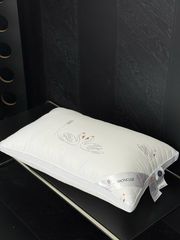 Gối Moncler Sang Trọng 48x74cm - Bộ 2 Gối Ruột Lông Vũ Ấm Áp, Êm Mềm, Phù Hợp Mọi Loại Giường