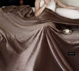 Chăn Moncler Crytal Plush Queen - 248x233cm, Nhung Mịn Sang Trọng, Giữ Ấm Tối Ưu, Tặng Túi Xách Cao Cấp, Trang Trí Nội Thất Đẳng Cấp