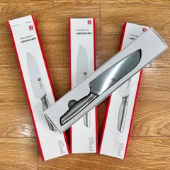 Dao bếp Santoku Zwilling Profile 18cm – Thép không gỉ, lưỡi sắc bén, thiết kế ergonomic, bền bỉ cho nhà bếp chuyên nghiệp