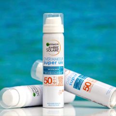 Xịt Chống Nắng Garnier Super UV SPF50 - Dạng Xịt Siêu Nhẹ Cho Mặt, Dùng Trên Lớp Trang Điểm, Bảo Vệ Da Tối Ưu