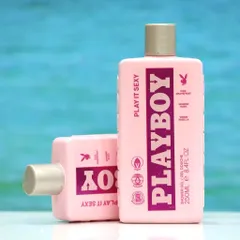 Sữa tắm Playboy màu hồng Play It Sexy, 250ml