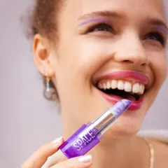 Son gió thay đổi màu Essence - SPACE GLOW COLOR CHANGING LIPSTICK