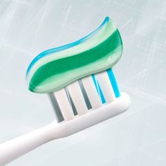 Kem Đánh Răng Colgate Komplett Extra Frisch – Bảo Vệ Răng Miệng Toàn Diện, Hơi Thở Thơm Mát Dài Lâu, Sản Phẩm Đức 150ml