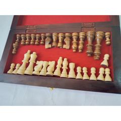 Hộp Bàn cờ gỗ kích thước 35x35x2,5cm, quân gỗ tần bì 7,8