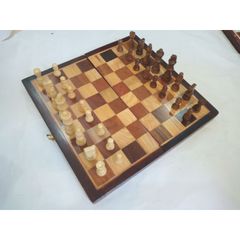 Hộp Bàn cờ gỗ kích thước 35x35x2,5cm, quân gỗ tần bì 7,8