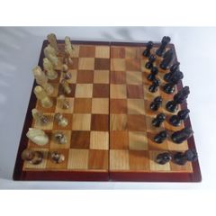 Cờ Vua Sừng Trâu Đen Trắng Cao 7,4cm, Bàn Cờ Vua Gỗ Hương Kích Thước 35CM X 35CM X 2,5 Giúp Trẻ Phát Triển Trí Tuệ