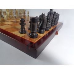 Cờ Vua Sừng Trâu Đen Trắng Cao 7,4cm, Bàn Cờ Vua Gỗ Hương Kích Thước 35CM X 35CM X 2,5 Giúp Trẻ Phát Triển Trí Tuệ