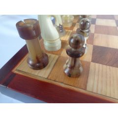 Cờ Vua Sừng Trâu Đen Trắng Cao 7,4cm, Bàn Cờ Vua Gỗ Hương Kích Thước 35CM X 35CM X 2,5 Giúp Trẻ Phát Triển Trí Tuệ