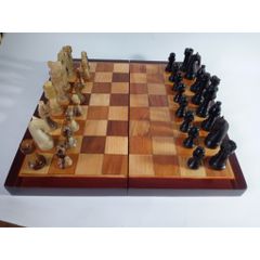 Cờ Vua Sừng Trâu Đen Trắng Cao 7,4cm, Bàn Cờ Vua Gỗ Hương Kích Thước 35CM X 35CM X 2,5 Giúp Trẻ Phát Triển Trí Tuệ