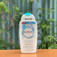Dung dịch vệ sinh phụ nữ Femfresh Active Wash 250ml - Sản phẩm nhập khẩu từ Anh, an toàn cho mọi độ tuổi, hỗ trợ sự tươi trẻ và khỏe mạnh.