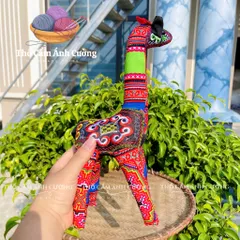 Thú Nhồi Bông Hiêu Cao Cổ Thổ Cẩm Sapa - Quà Tặng Độc Đáo Cho Bé Yêu, Chất Liệu Mềm Mại, Bảo Hành 1 Đổi 1