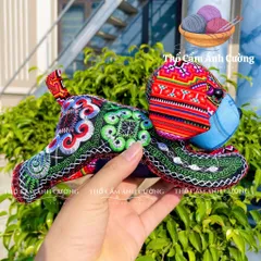 Thú Nhồi Bông Thổ Cẩm Sapa Dễ Thương Cho Bé - Chất Liệu Mềm Mại, Đường May Tỉ Mỉ, Quà Tặng Handmade, Decor Nhà Cửa