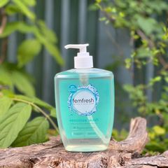 Dung Dịch Vệ Sinh Phụ Nữ Nhạy Cảm Femfresh 600ml - Không Chất Tạo Màu, Hương Liệu, Dưỡng Ẩm Vùng Kín An Toàn, Dịu Nhẹ