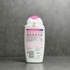 Dung dịch vệ sinh phụ nữ Femfresh Soothing Wash 250ml - Hỗ trợ kháng khuẩn, tươi trẻ, dùng hàng ngày cho mọi độ tuổi