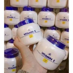 Kem Dưỡng Ẩm Vitamin E Aron Thái Lan 200g - Dưỡng Da Mịn Màng, Trắng Hồng Tự Nhiên, Phục Hồi Da Khô, Ngăn Ngừa Lão Hóa