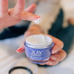 Kem Dưỡng Ẩm Olay Regenerist Retinol 24 50g - Giúp Mờ Nếp Nhăn và Cấp Ẩm Sâu cho Da Ban Đêm