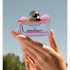 Nước Hoa Nữ Signorina In Fiore Eau De Toilette 30ml - Hương Hoa Trái Cây Ngọt Ngào, Tươi Mát, Phong Cách Trẻ Trung từ Salvatore Ferragamo