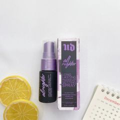 Xịt Khóa Nền Urban Decay All Nighter 30ml - Bảo Vệ Trang Điểm Suốt 16 Giờ, Phun Sương Mịn, Kiềm Dầu Tốt, Dưỡng Ẩm Nhẹ