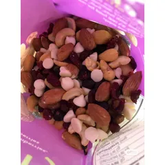 Hạt Mix Wild Roots Coastal Berry 737g - Hạnh Nhân, Hạt Điều, Nam Việt Quất, Dâu Tây, Viên Chip Yogurt - Đồ Ăn Ngon Bổ Dưỡng, Hàng Mỹ Chính Hãng