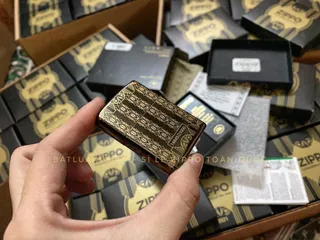Zippo 49501 Art Deco Kỷ Niệm 100 Năm – Bật Lửa Giới Hạn 2021 với Pha Lê Swarovskie, Độc Quyền cho Thị Trường Châu Á