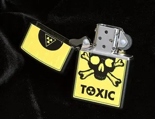 Bật Lửa Zippo 28310 - Mẫu Toxic Skull and Crossbones Đen Mờ, Quà Tặng Độc Đáo Cho Fan Hâm Mộ Hình Xăm