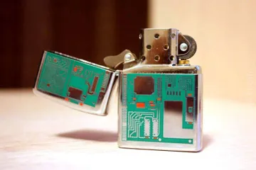 Bật Lửa Zippo 24329 Circuit Board Bóng Crôm - Đồ Chơi Sưu Tầm Độc Đáo Cho Fan Hâm Mộ
