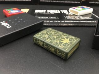 Zippo 29589 - Bật Lửa Màu Xanh Nhám Họa Tiết Lá - Quà Tặng Mỹ Nghệ Cao Cấp Cho Người Yêu Thích Thể Thao Và Du Lịch