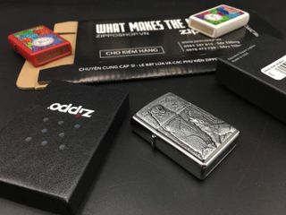 Zippo 29636 - Bật Lửa Brushed Chrome Hình Gấu vs Sói - Quà Tặng Độc Đáo Cho Người Yêu Thích Zippo
