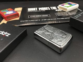 Zippo 29636 - Bật Lửa Brushed Chrome Hình Gấu vs Sói - Quà Tặng Độc Đáo Cho Người Yêu Thích Zippo