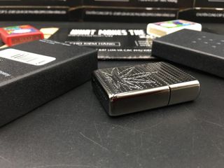 Zippo Armor 29612 - Bật Lửa Khắc Hình Lá Cần Sa Đen Băng - Quà Tặng Dành Cho Người Yêu Thích Cần Sa