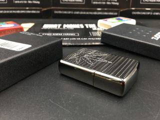 Zippo Armor 29612 - Bật Lửa Khắc Hình Lá Cần Sa Đen Băng - Quà Tặng Dành Cho Người Yêu Thích Cần Sa