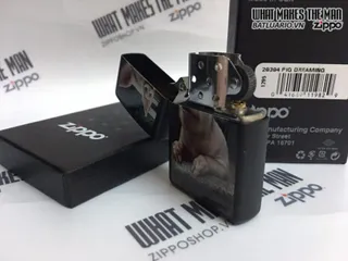 Zippo 29394 - Bật Lửa Matte Đen Họa Tiết Lợn Mơ Mộng - Quà Tặng Dành Cho Người Yêu Thích Zippo