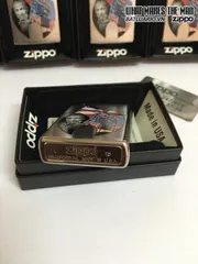 Zippo 29075 - Bình Lửa Collage Bằng Chrome Đánh Bóng - Quà Tặng Độc Đáo Cho Người Sưu Tập Zippo