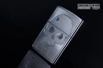 Zippo 29858 - Bật Lửa Satin Chrome Hình Skull Với Các Đường Kẻ - Quà Tặng Cho Người Mê Đồ Da Và Phong Cách Độc Đáo