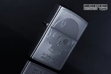 Zippo 29858 - Bật Lửa Satin Chrome Hình Skull Với Các Đường Kẻ - Quà Tặng Cho Người Mê Đồ Da Và Phong Cách Độc Đáo