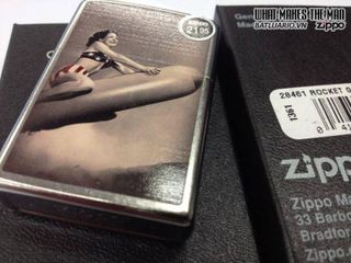 Bật Lửa Zippo Rocket Girl Street Chrome - Mẫu 28461 Độc Đáo Nhập Khẩu, Quà Tặng Thú Vị Cho Fan Hâm Mộ