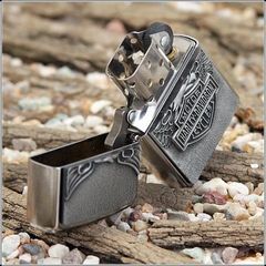 Zippo 20230 - Bật Lửa Street Chrome Với Biểu Tượng Đại Bàng Sắt - Quà Tặng Độc Đáo Cho Người Thích Sưu Tập