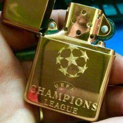 Zippo Khắc Logo UEFA Champions League 254B - Quà Tặng Cho Người Hâm Mộ Bóng Đá Chất Lượng Cao