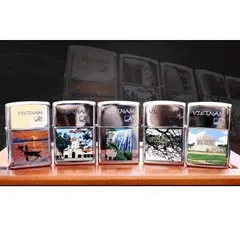 Zippo Khắc Logo Manchester United - Quà Tặng Thể Thao Cho Cổ Động Viên - Zippo 254B.MU01 Chính Hãng