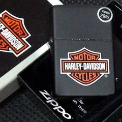 Zippo 218HD.H252 - Đèn Khò Zippo Logo Harley Davidson Màu Đen Nhám - Quà Tặng Thời Trang Cho Fan Hâm Mộ