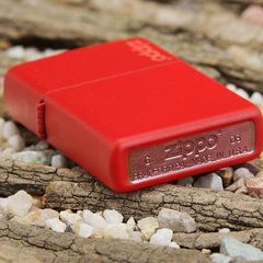 Bật Lửa Zippo 233ZL Màu Đỏ Nhám Có Logo - Bật Lửa Chất Liệu Đồng Bền Bỉ, Thiết Kế Sang Trọng, Quà Tặng Tinh Tế