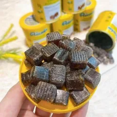 Kẹo ngậm ho thảo mộc Ricola 250g - Hương vị tự nhiên từ 13 loại thảo dược, an toàn cho sức khỏe, hỗ trợ giảm ho hiệu quả.