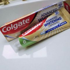 Kem Đánh Răng Colgate Advanced Whitening 115g - Làm Trắng Răng, Ngăn Ngừa Mảng Bám, Hơi Thở Tươi Mát