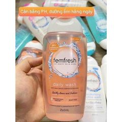 Dung dịch vệ sinh phụ nữ Femfresh - Khử mùi, giữ ẩm cho da nhạy cảm, an toàn hàng ngày